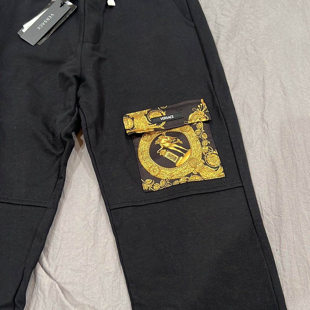 Versace - Picture 2 of 5